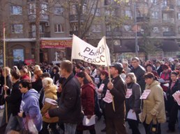Украина протестует, а Рада принимает.