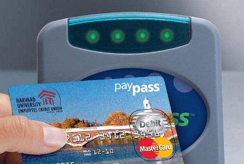 Ощадбанк запустил систему бесконтактных платежей PayPass