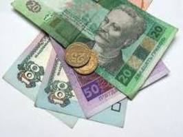 Украинцы впервые с осени 2009 года начали забирать деньги с гривневых депозитов
