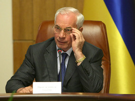 Азаров пообещал обеспечить чернобыльцев всем необходимым в 2012 году