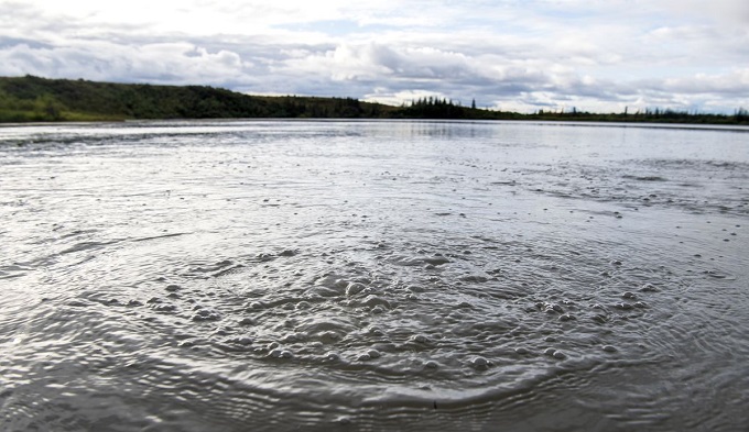 The seething surface of the thermokarst lake Esieh in Alaska