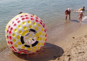 Пляжный бизнес: аттракцион «Водный шар»          