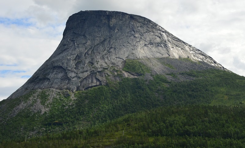 Traces of glacier movement on the slopes of the Norwegian mountains
